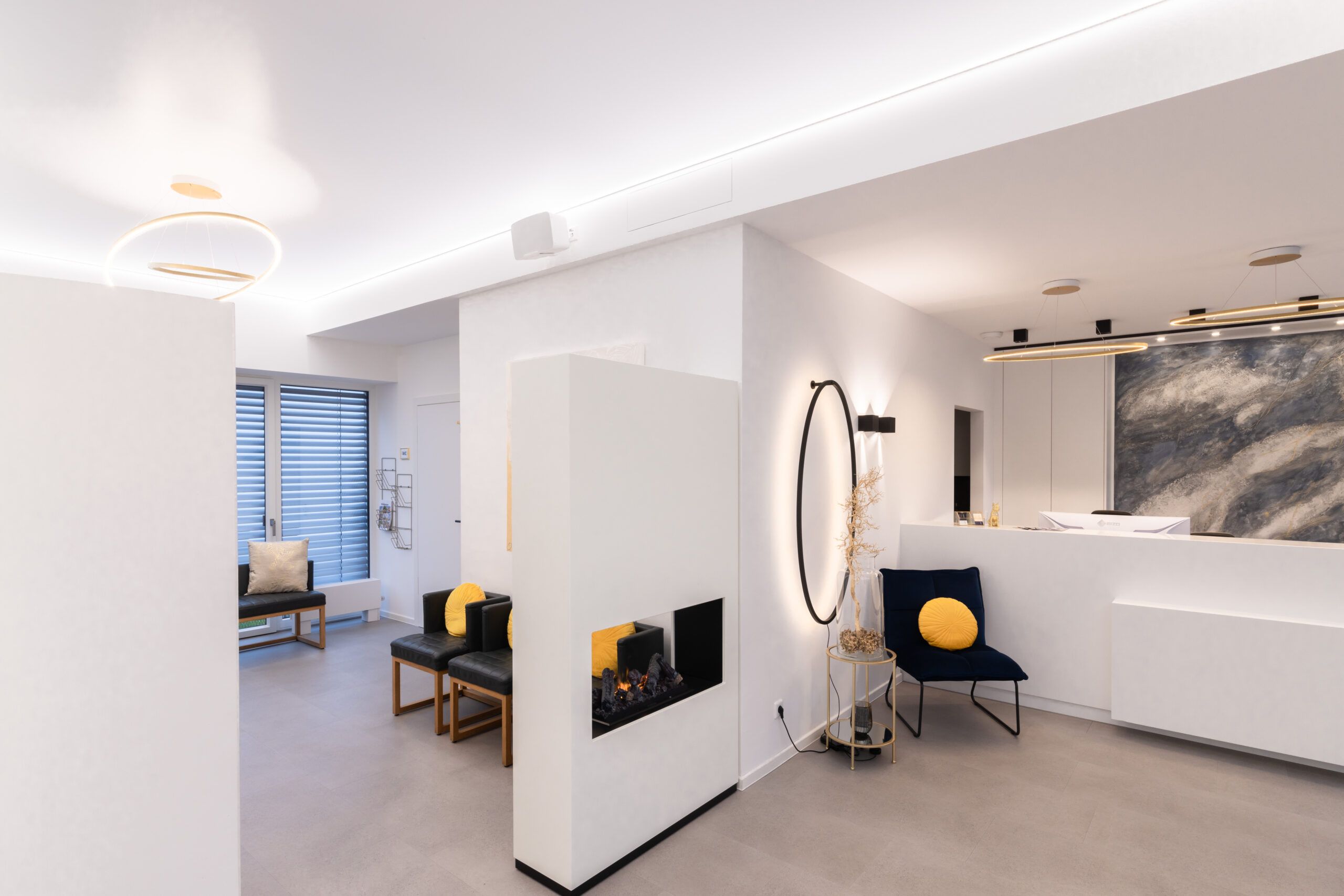 Empfangsbereich der Zahnarztpraxis K1 Schärding.